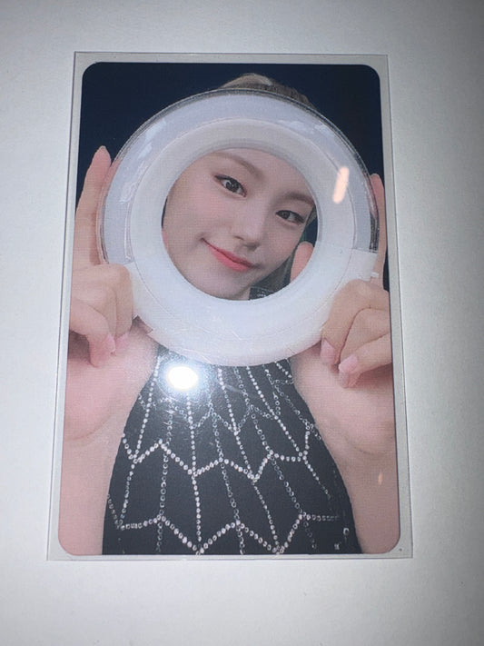 Yeji Light Ring Card