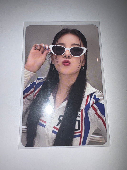 Lia Checkmate Album Card