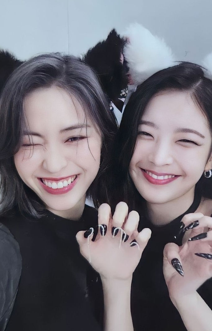 Unit Ryujin and Lia Cheshire Standard Edition Kpop Kardz