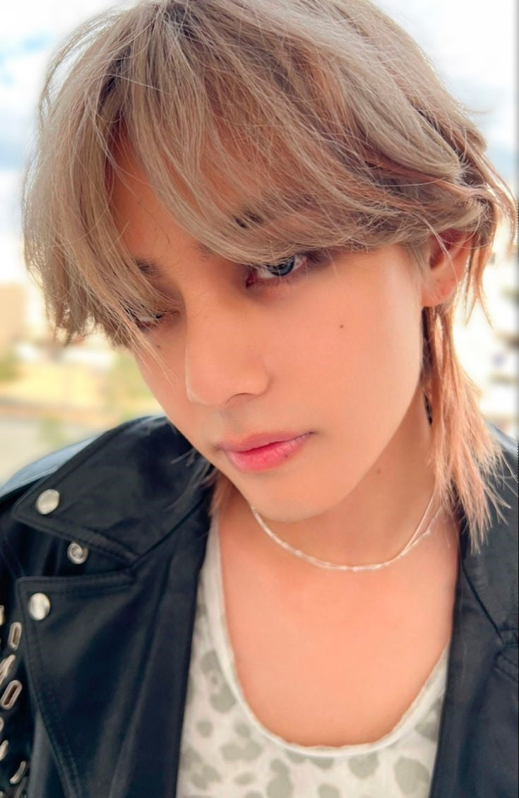 Taehyung Layover Weverse Ver 4